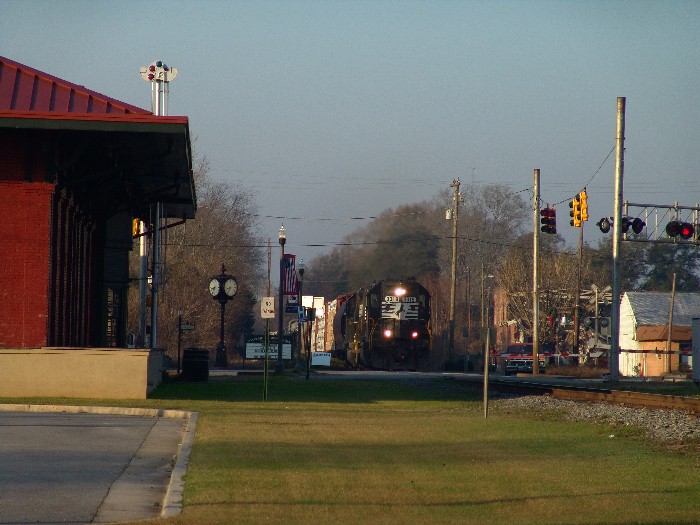 NS 3319 coming by the depot